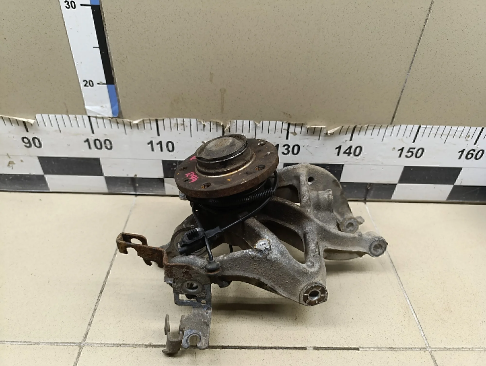 Кулак поворотный задний левый 407 2004-2010