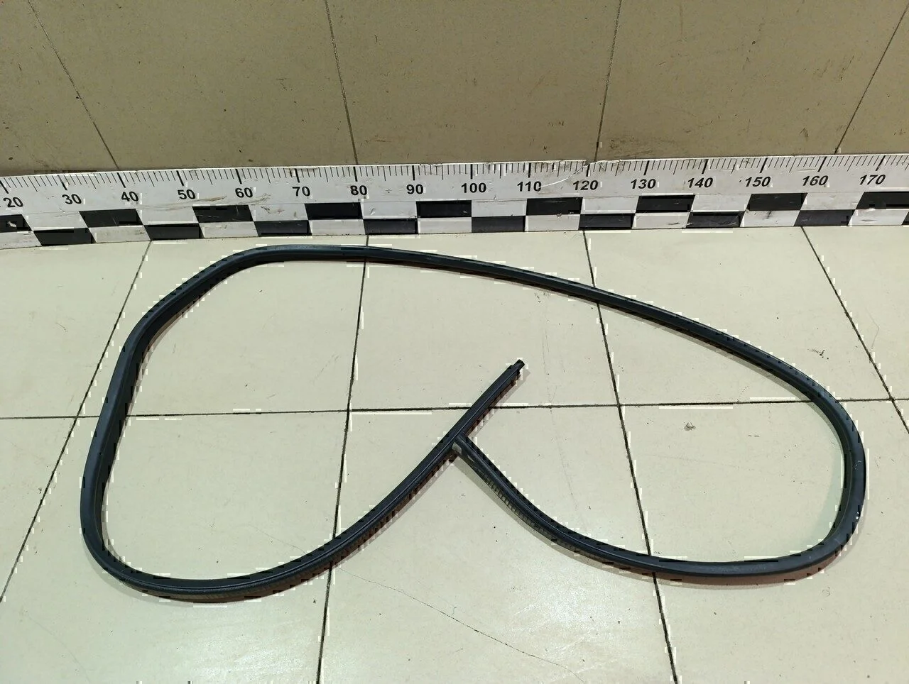 Уплотнитель багажника Logan II 2014>