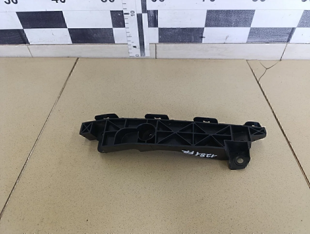 Направляющая переднего бампера правая ix35/Tucson 2010-2015