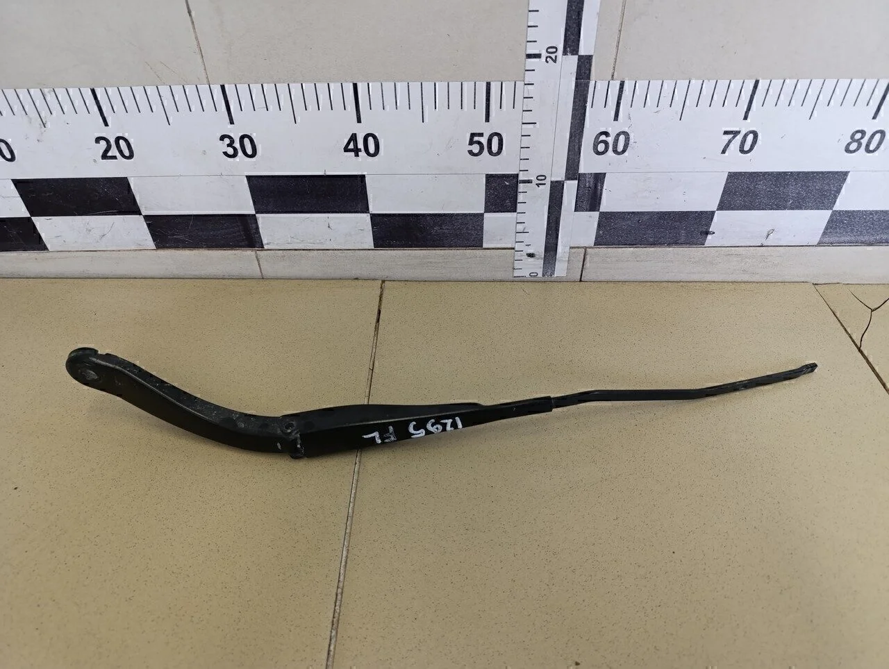 Поводок стеклоочистителя передний левый Logan II 2014>