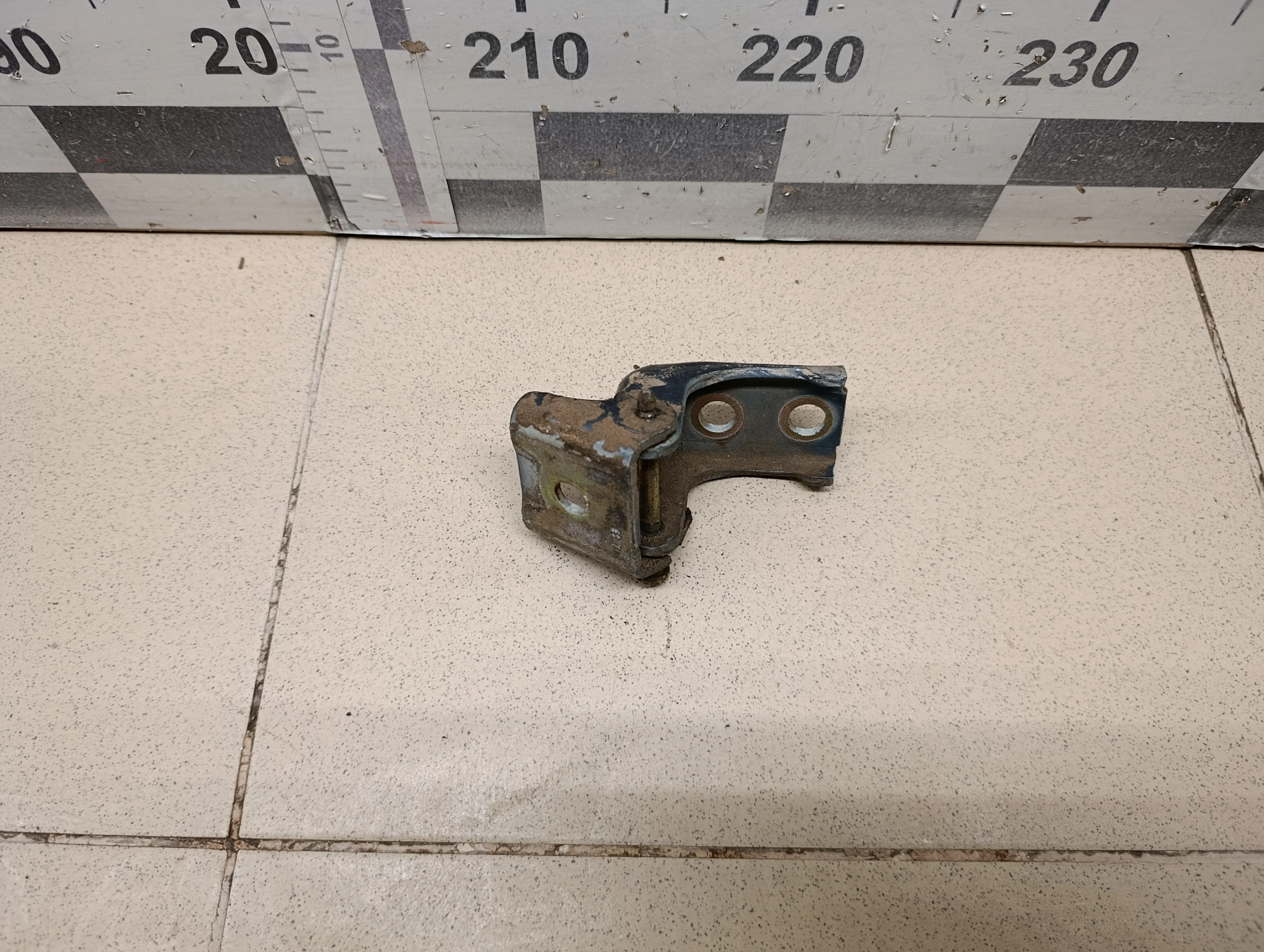 Петля двери  407 2004-2010