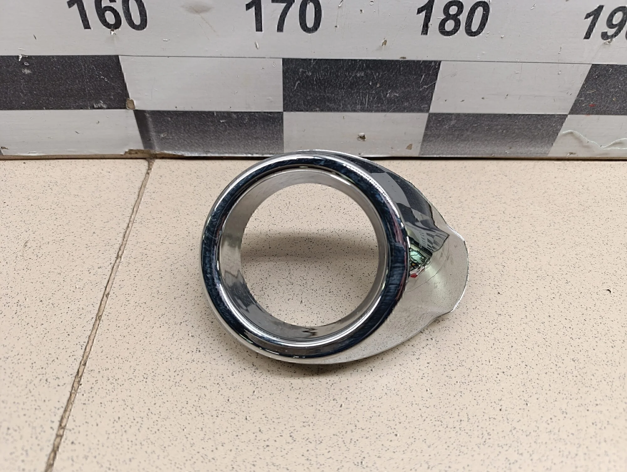 Рамка противотуманой фары правой Focus III 2011>