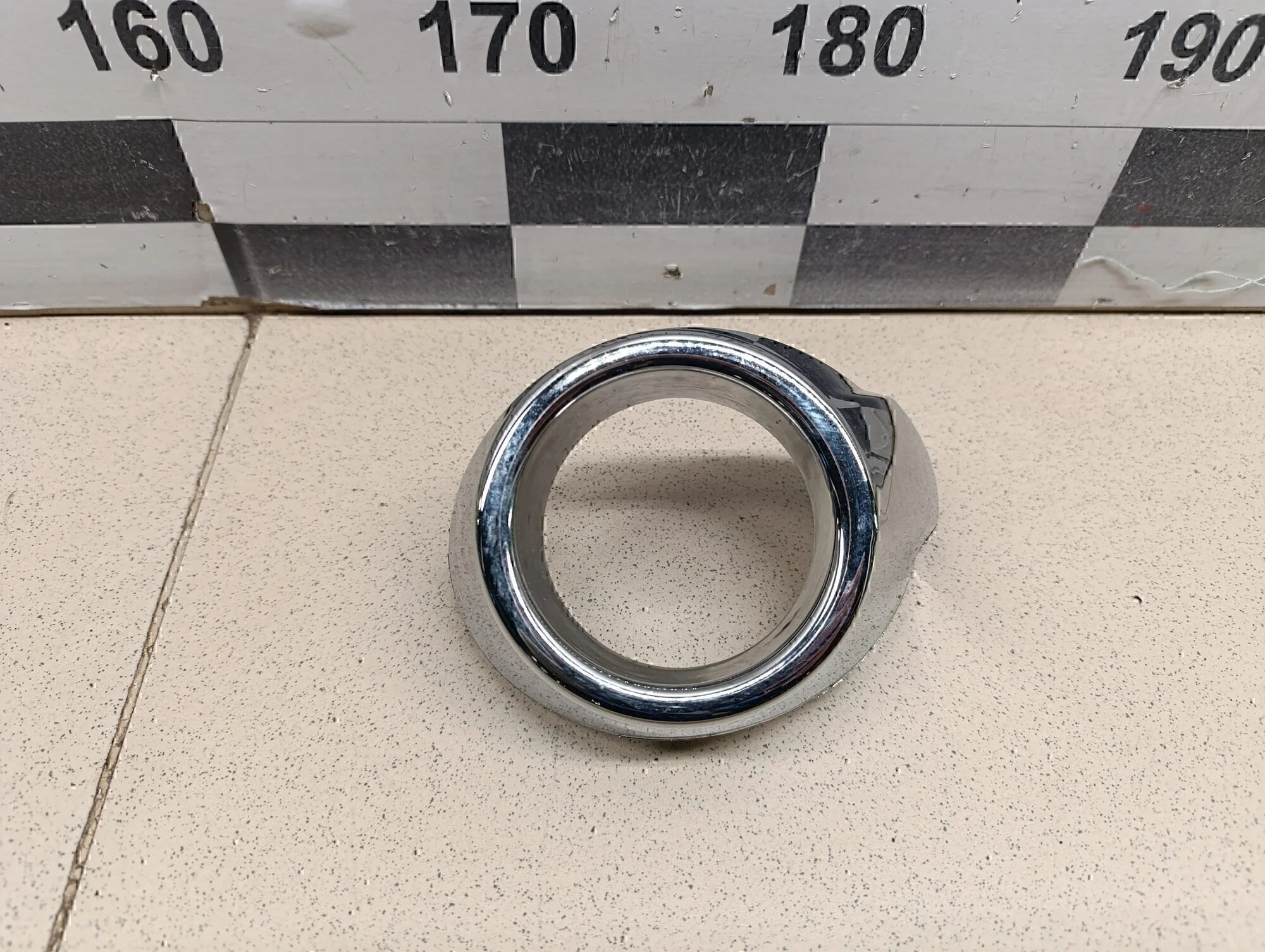 Рамка противотуманой фары левой Focus III 2011>