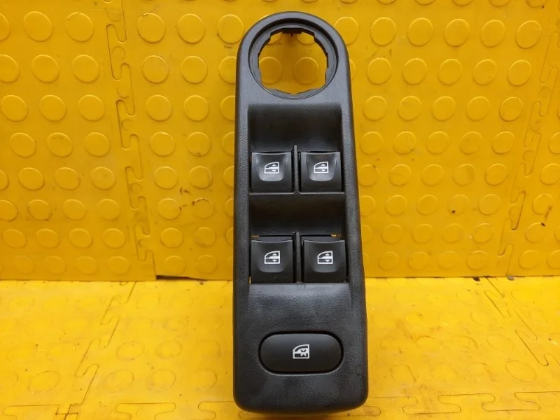 Блок управления стеклоподъемниками Renault Kaptur 2017 254112588R REA H4M429, передний левый