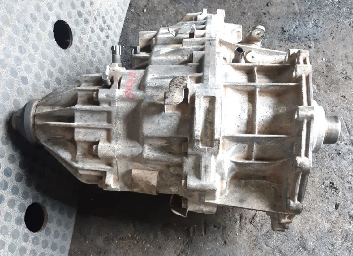 Коробка раздаточная Nissan Pathfinder III рестайлинг (2010—2014) 2011 KAF - бежевый