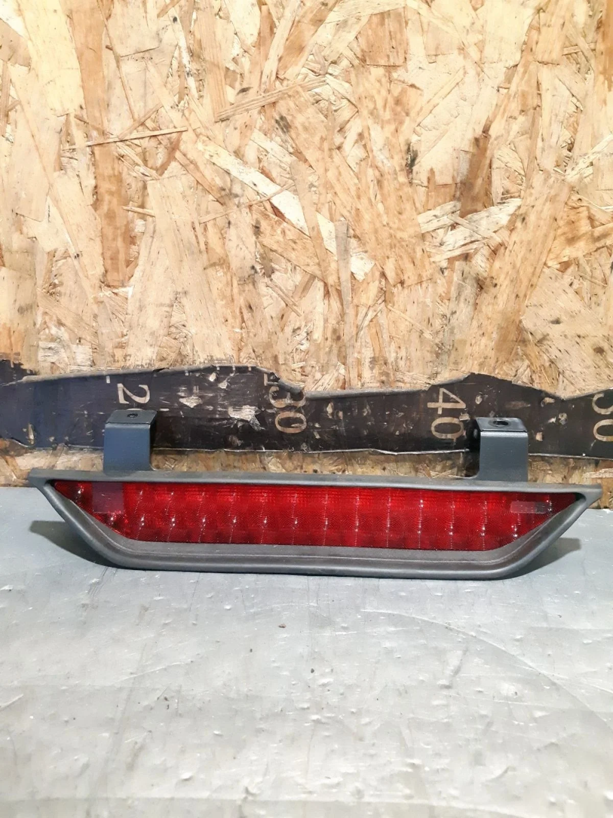 Стоп сигнал дополнительный Nissan Pathfinder III рестайлинг (2010—2014) 2011 KAF - бежевый