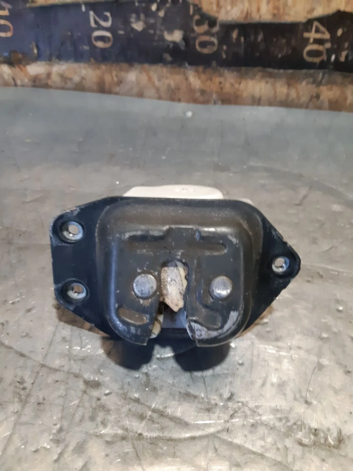 Замок Nissan Pathfinder III рестайлинг (2010—2014) 2011 KAF - бежевый