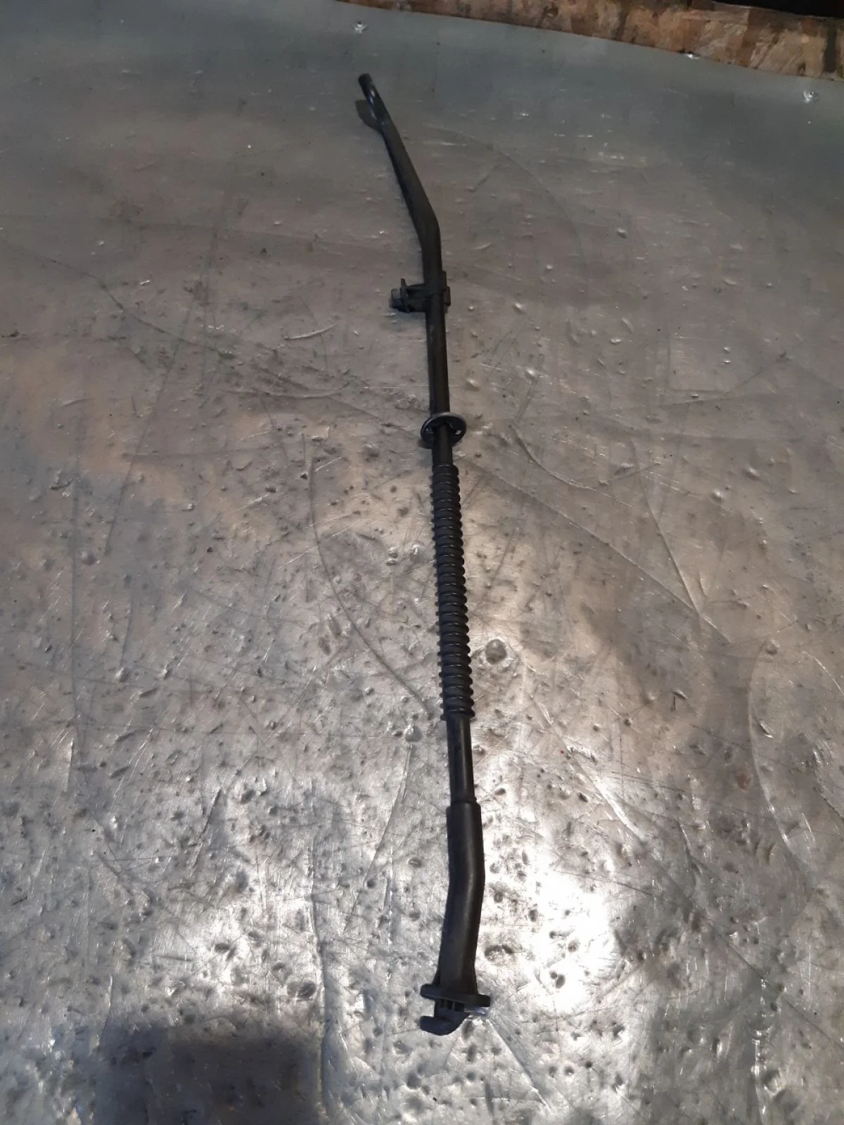 Держатель капота Nissan Pathfinder III рестайлинг (2010—2014) 2011 KAF - бежевый