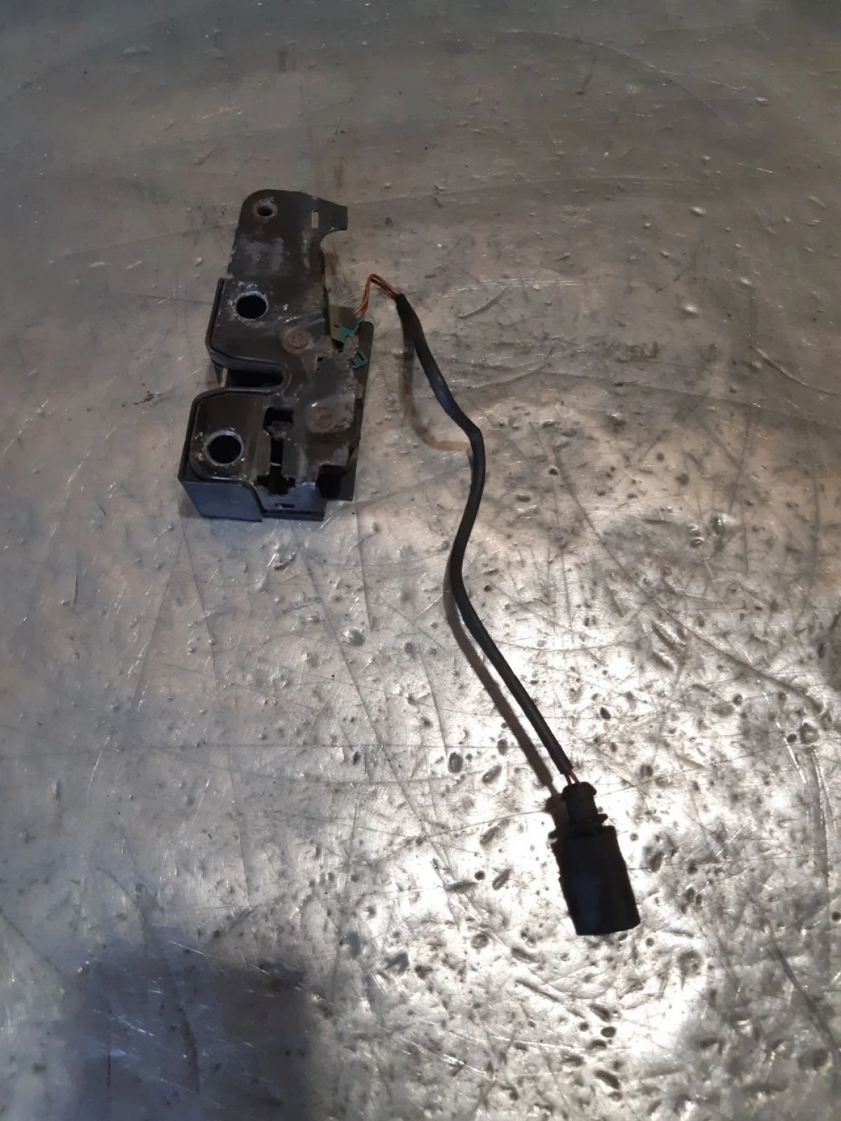 Замок капота Skoda Octavia II рестайлинг (2008—2013) 2010 1Z/F9R