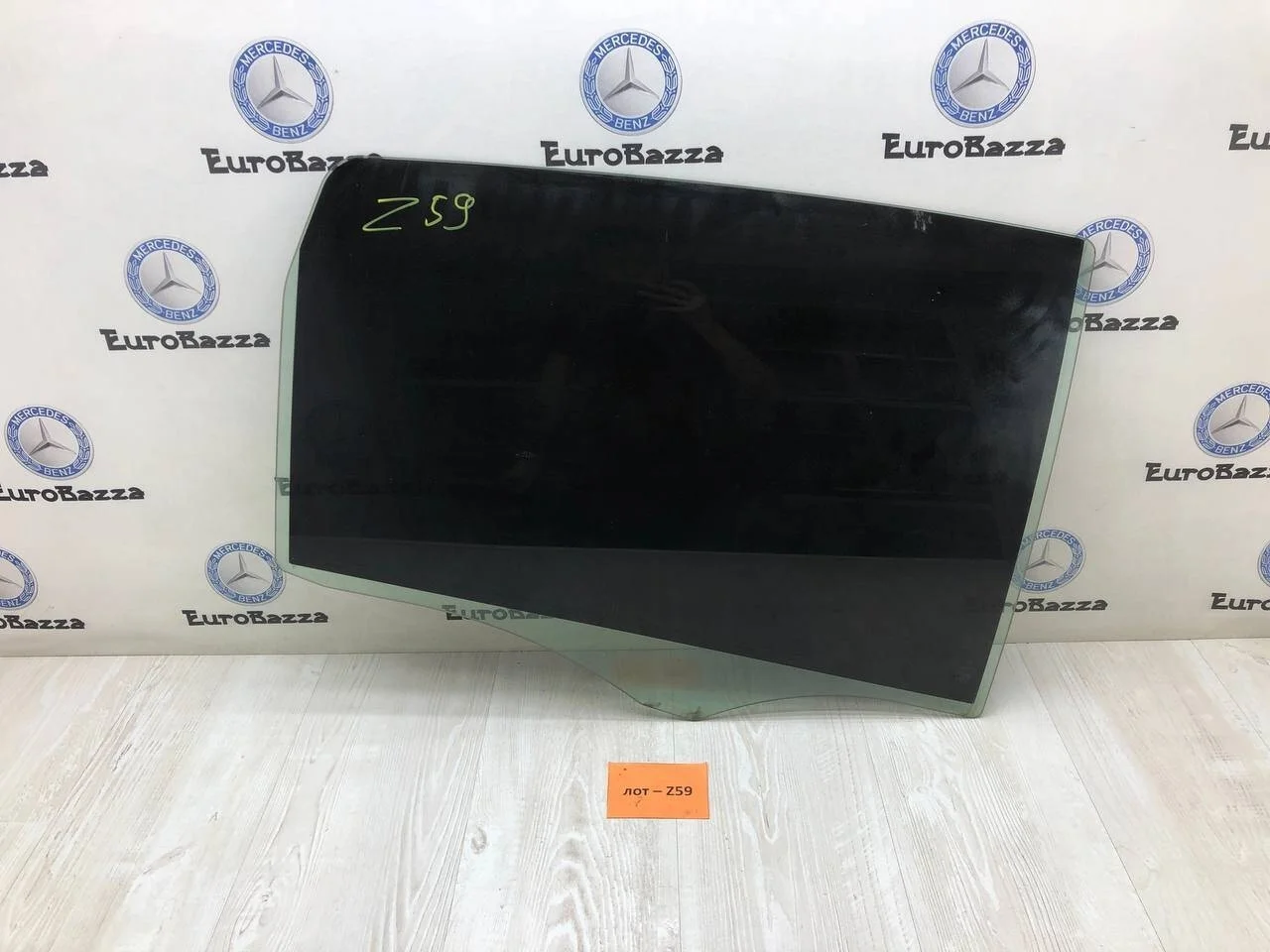 Стекло двери заднее правое Mercedes W245