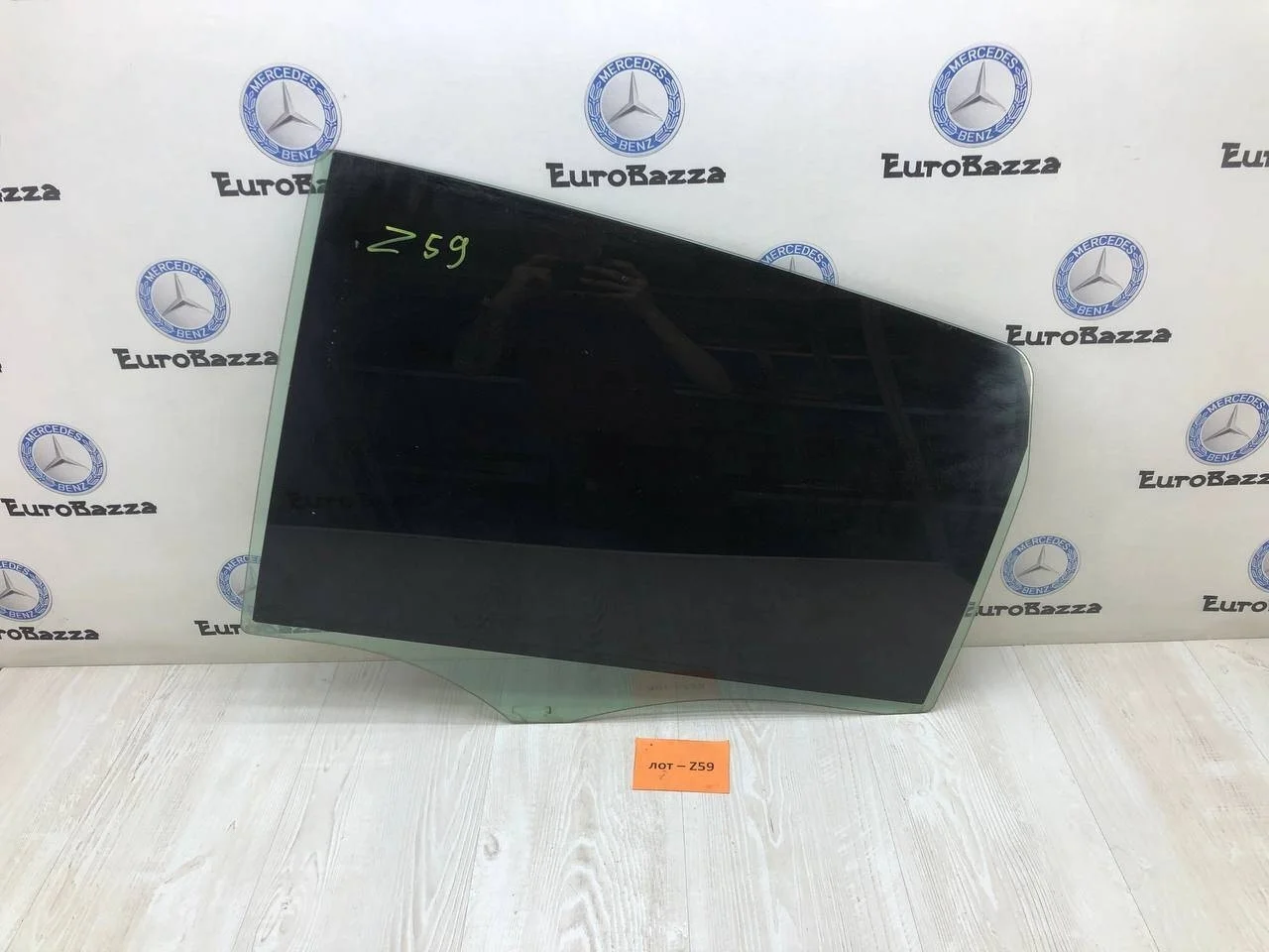 Стекло двери заднее левое Mercedes W245