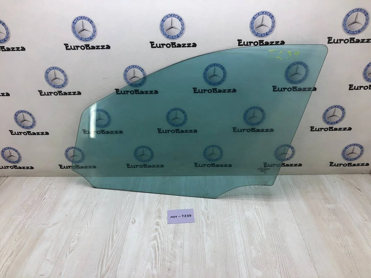 Стекло двери переднее левое Mercedes W164