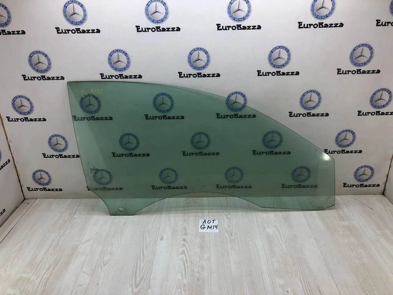 Стекло правой двери Mercedes W209