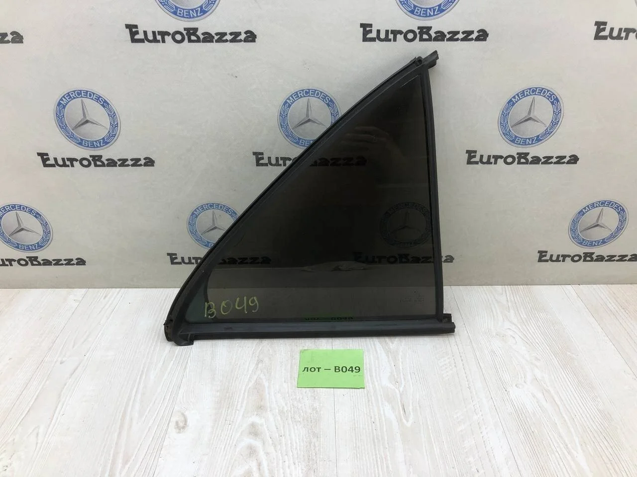 Форточка двери задней правой Mercedes W210