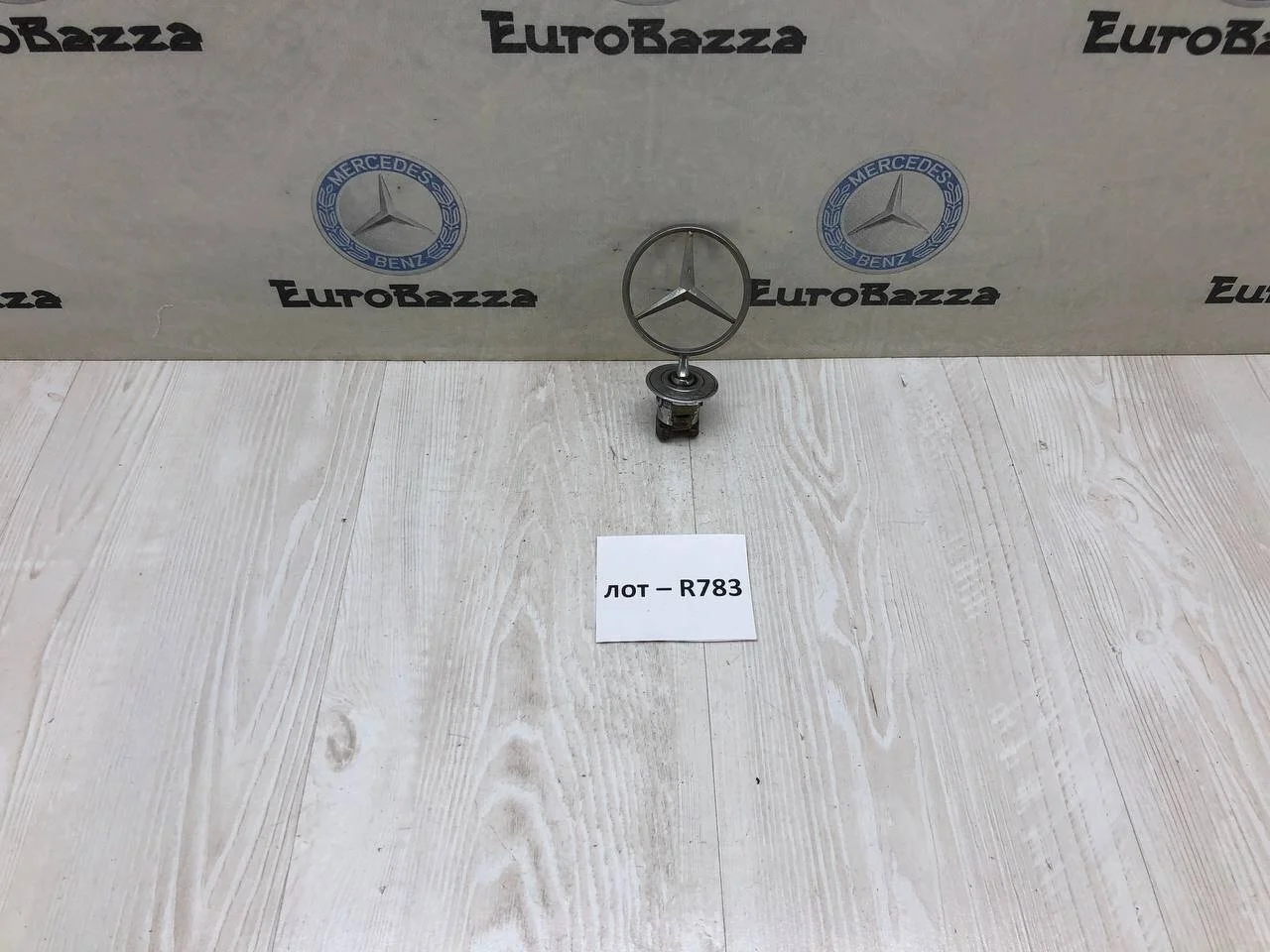 Знак капота Mercedes W208