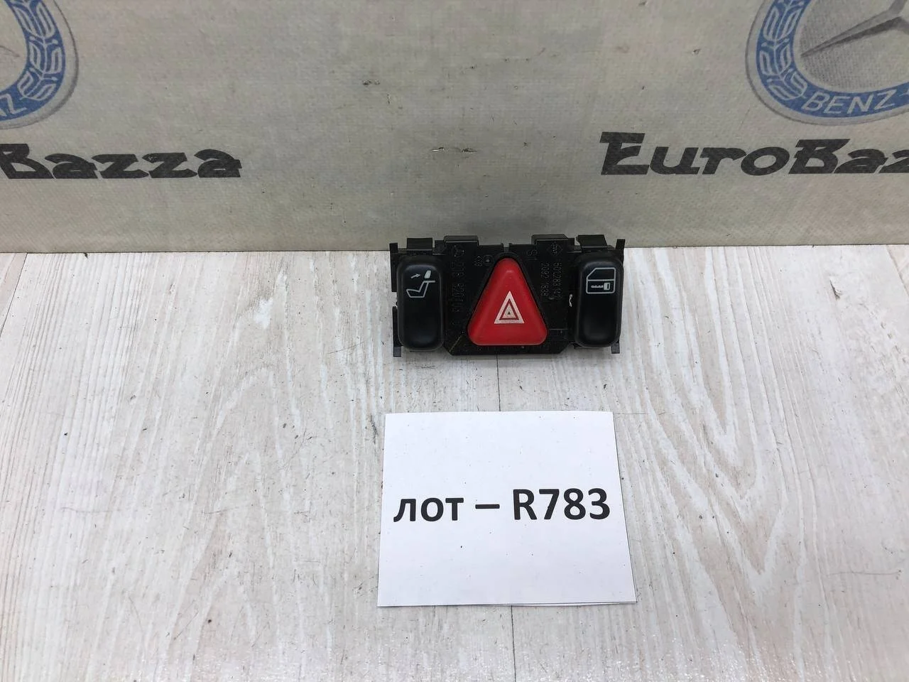 Блок кнопок центральной консоли Mercedes W208