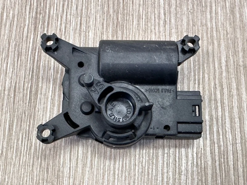 Моторчик заслонки отопителя VW Touareg 2003-2010 7L