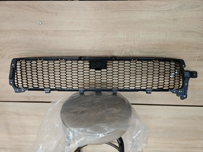 РЕШЕТКА БАМПЕРА MITSUBISHI OUTLANDER XL 2010 2011 2012 6402A199 CW1W 4B11, передняя