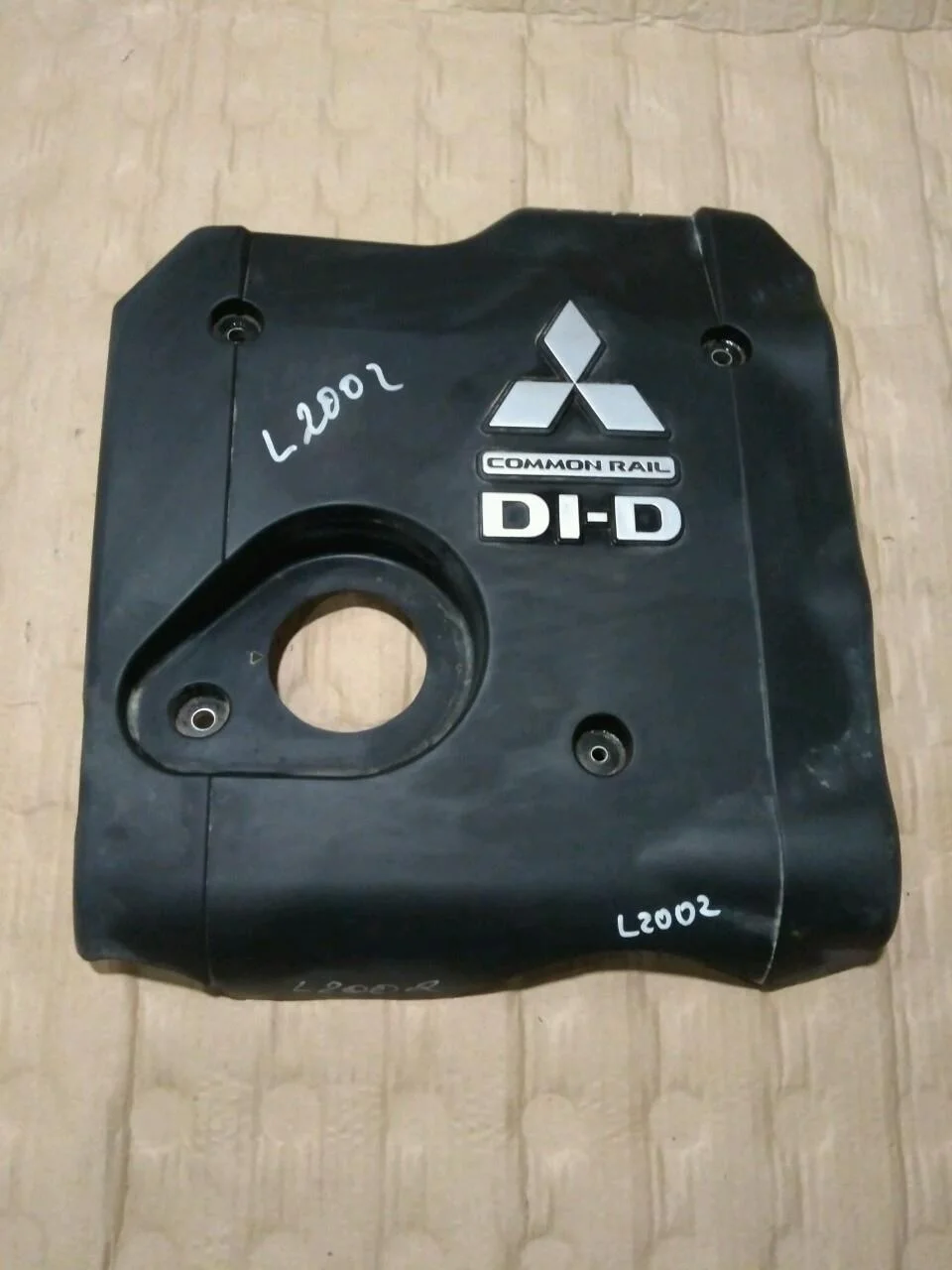 Б.у. крышка двигателя декоративная MITSUBISHI L200 KB4T MITSUBISHI L200 KB4T