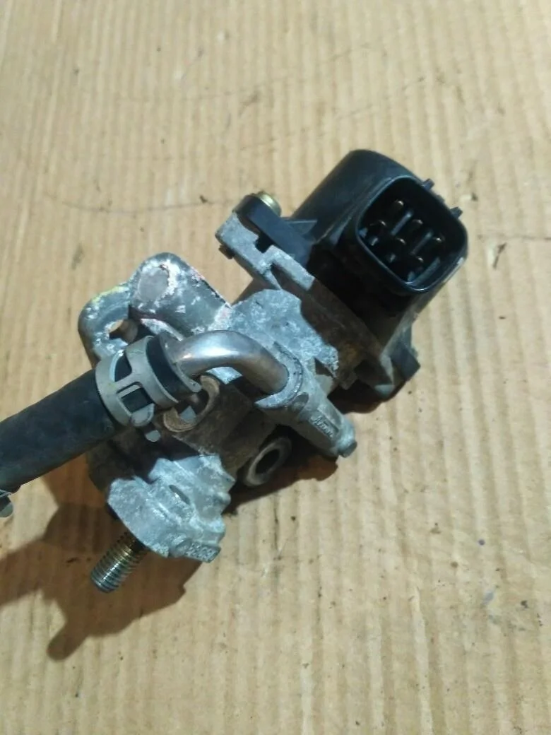 Б.у. клапан eg TOYOTA NOAH AZR60 TOYOTA NOAH AZR60