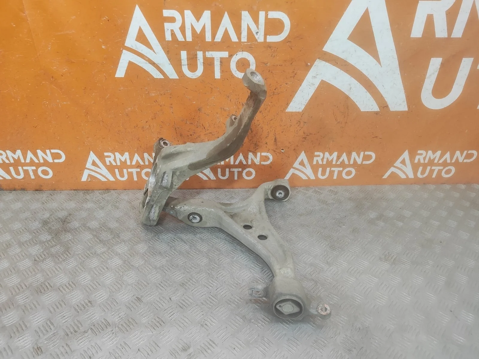 Кулак поворотный Mercedes GL GLS-Class 2012-2019 X166