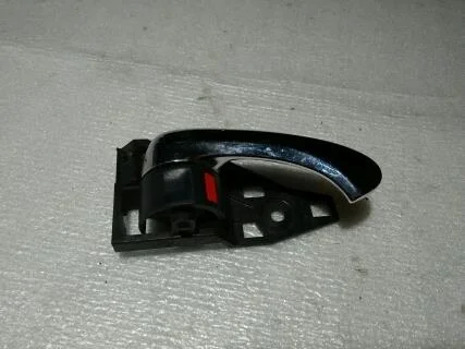 Б.у. ручка двери внутренняя TOYOTA RAV4 ZSA30 TOYOTA RAV4 ZSA30