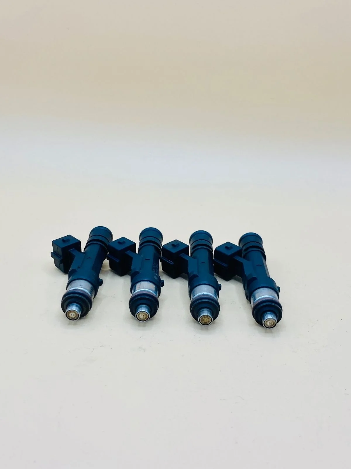 Топливная форсунка 24420543 Opel Astra H (2004—2007) В наличии