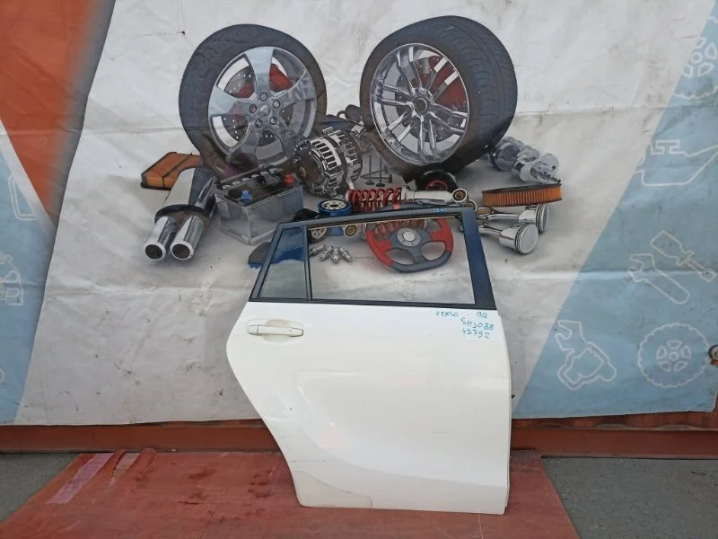 Дверь Toyota Verso 2016 670030F050 ZGR20 1.6 1ZR-FAE, задняя правая