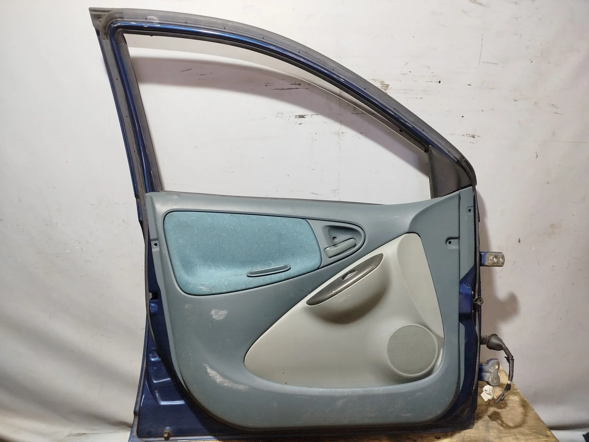 ДВЕРЬ TOYOTA 6700252011 ПЕРЕД ЛЕВО синий, 8K8 XA6184