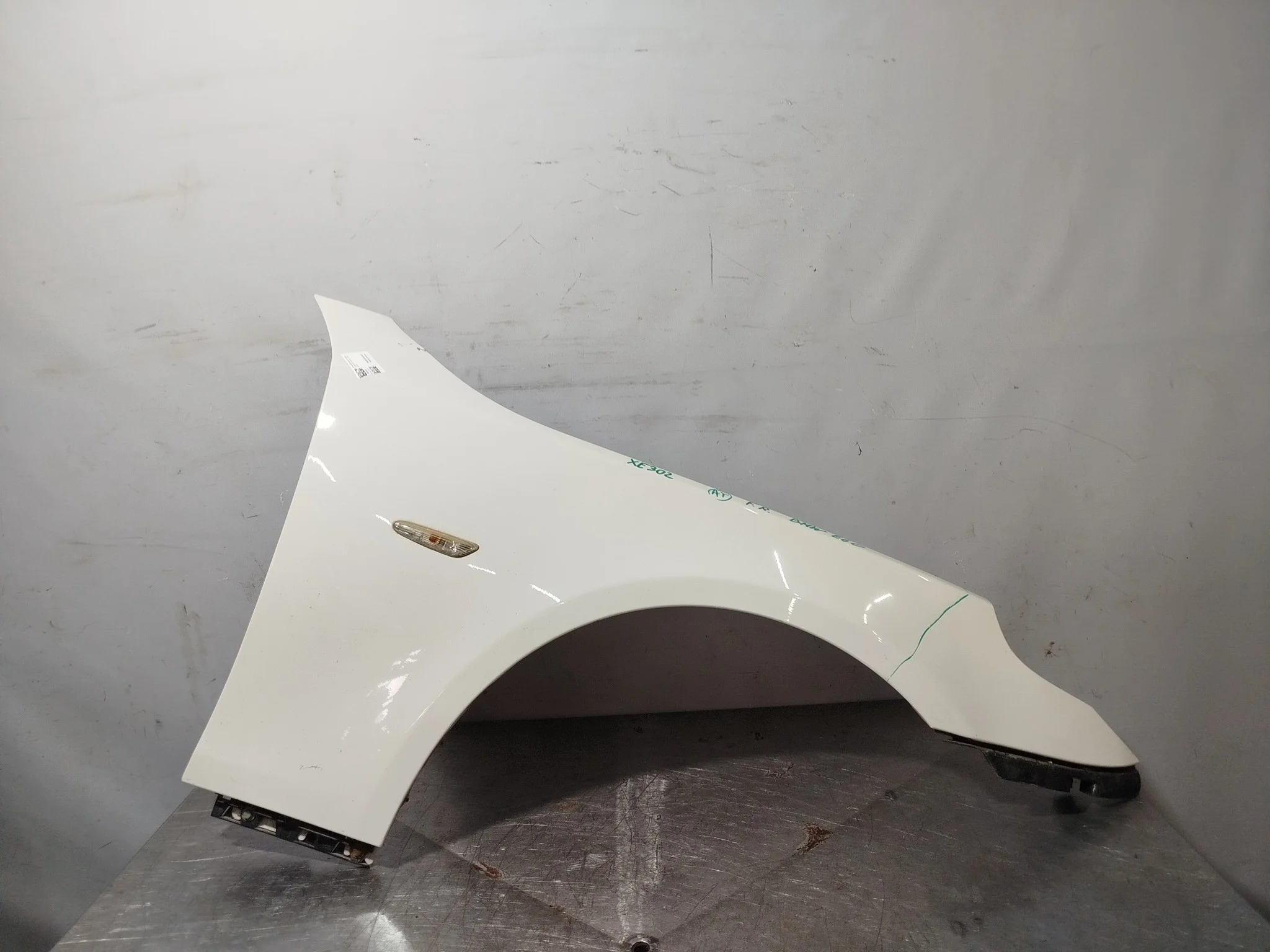 КРЫЛО BMW 5-SERIES E60 E61 41357111430 ПЕРЕДНЕЕ ПРАВОЕ белый, 300 XE302
