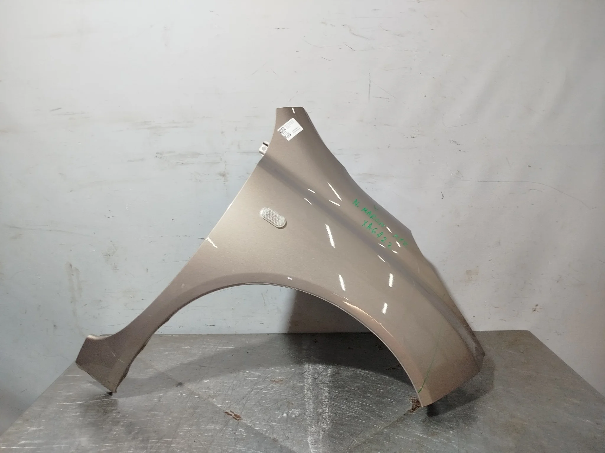 КРЫЛО NISSAN 63100AX030 ПЕРЕД ПРАВО розовый, C41 XA6422