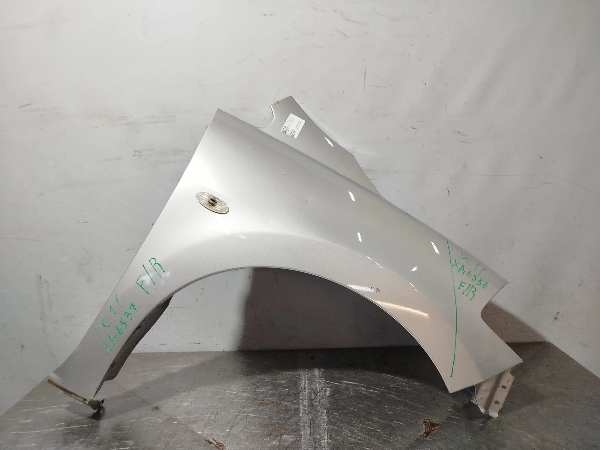 КРЫЛО NISSAN 63100ED030 ПЕРЕД ПРАВО серебро, K23 XA6537