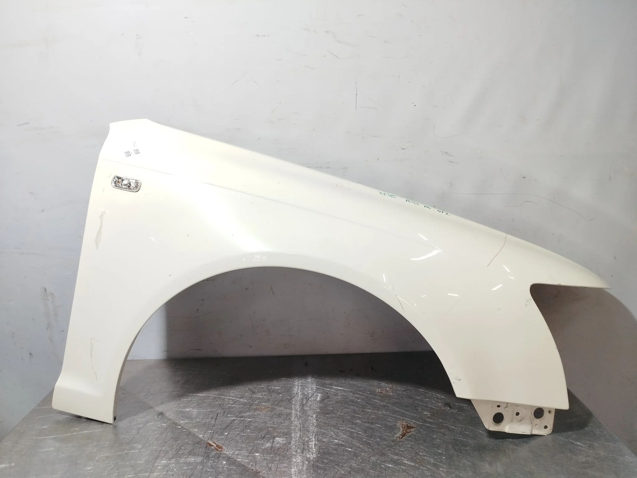 КРЫЛО AUDI A6 4F2 4F5 C6 4F0821104A ПЕРЕДНЕЕ ПРАВОЕ 1 МОДЕЛЬ белый XE315