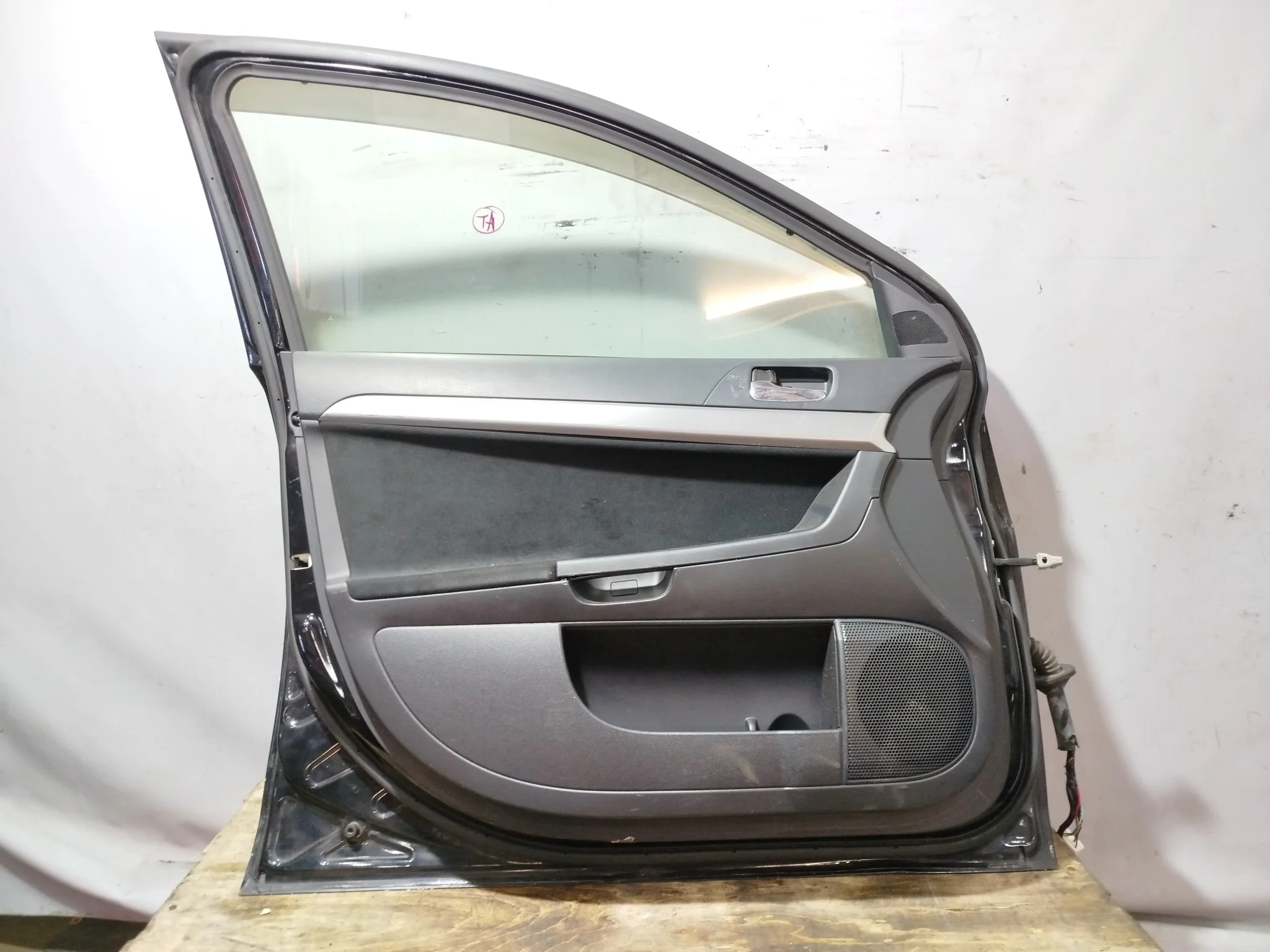 ДВЕРЬ MITSUBISHI GALANT FORTIS LANCER LANCER EVOLUTION CX1A CX2A CX3A CX4A CX5A CX6A... CX9A CY1A CY2A CY3A CY4A CY5A CY6A CY8A CY9A CZ4A 5700A557 ПЕРЕДНЯЯ ЛЕВАЯ черный, X42B XE318