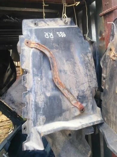 Б.у. пыльник бампера MITSUBISHI PAJERO V98W MITSUBISHI PAJERO V98W