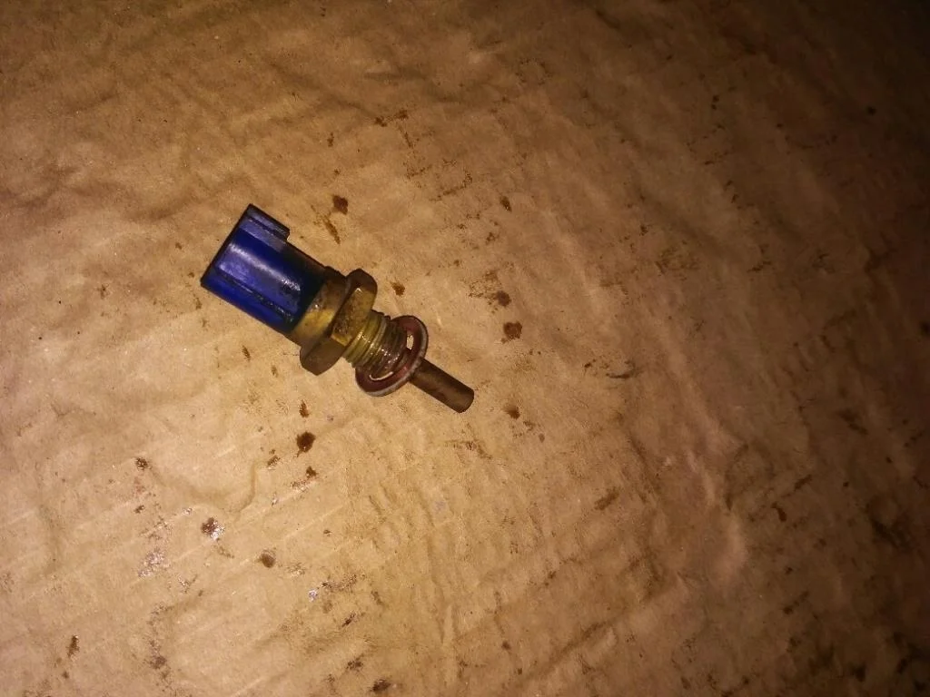 Б.у. датчик температуры NISSAN X-TRAIL T30 NISSAN X-TRAIL T30