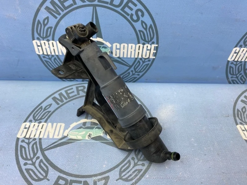 Форсунка омывателя фары Mercedes-Benz 2158600147 W215, левая