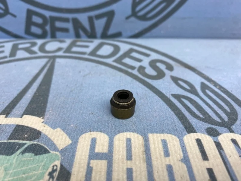 Колпачок маслосъемный Mercedes-Benz 122949105