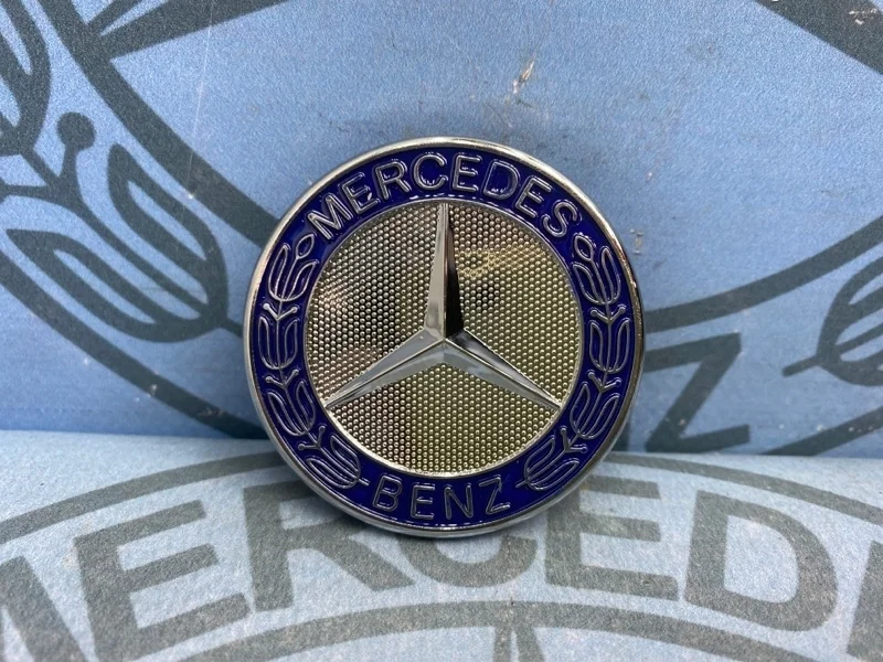 Эмблема Mercedes-Benz C-Class 2048170616 W204, передняя