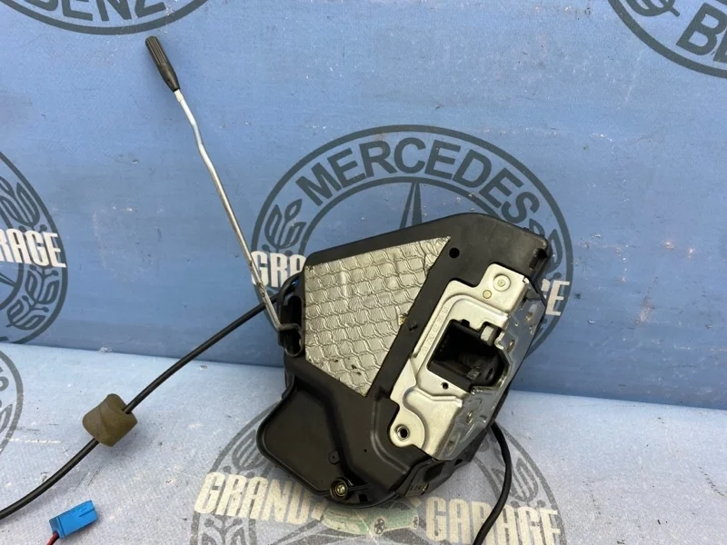 Замок двери Mercedes-Benz Cls-Class 2197300235 W219, задний правый