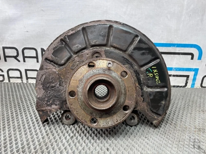 Кулак Volkswagen Tiguan 1K0407256AA 5N1, передний правый