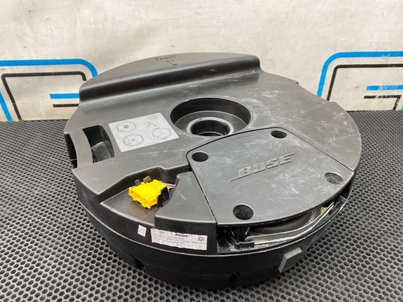 Сабвуфер Audi Q7 4L0035382B 4LB BAR 4.2