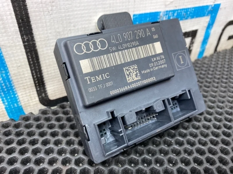 Блок двери Audi Q7 4L0907290A 4LB