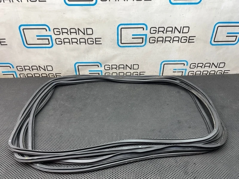 Уплотнитель двери комплект Audi Q7 4L0831721A 4LB