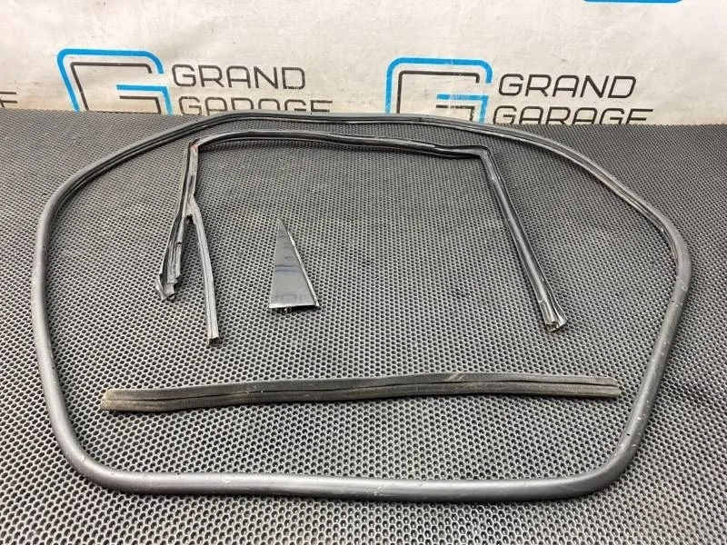 Уплотнитель двери Volkswagen Touareg 7L0839431C 7LA, задний левый