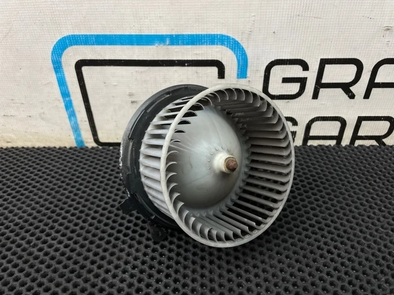 Моторчик печки Mercedes-Benz C-Class 2048200008 W204 651.911 2.2