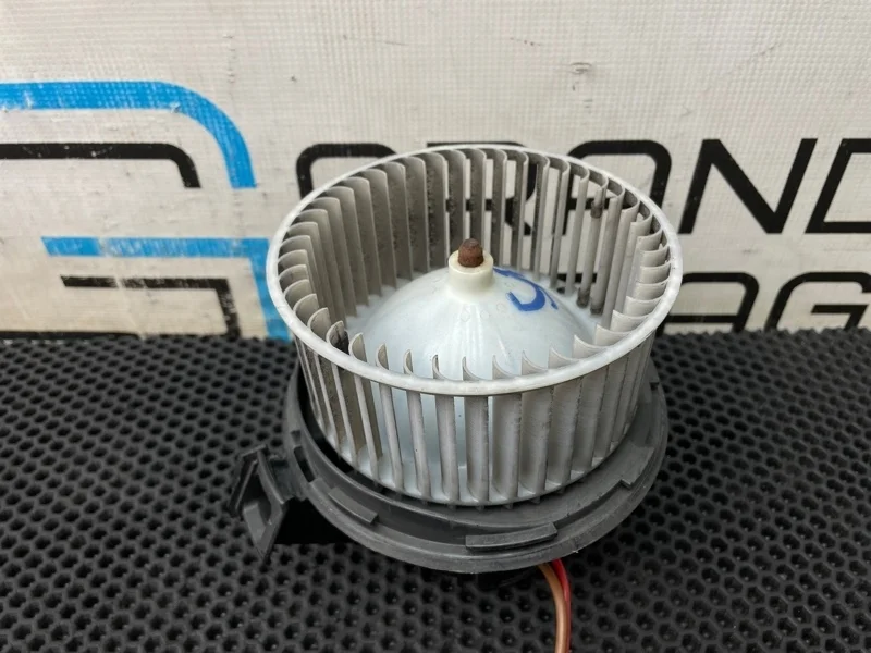 Моторчик печки Mercedes-Benz C-Class 2011 2048200008 W204 651.913 2.2