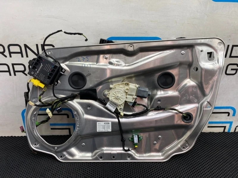 Стеклоподъемник Mercedes-Benz C-Class 2011 2047200679 W204 651.913 2.2, передний правый