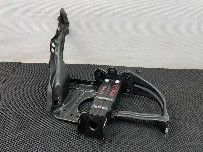 Кронштейн усилителя бампера Mercedes-Benz Cls-Class 2006 2116201531 W219 272.964 3.5, передний левый