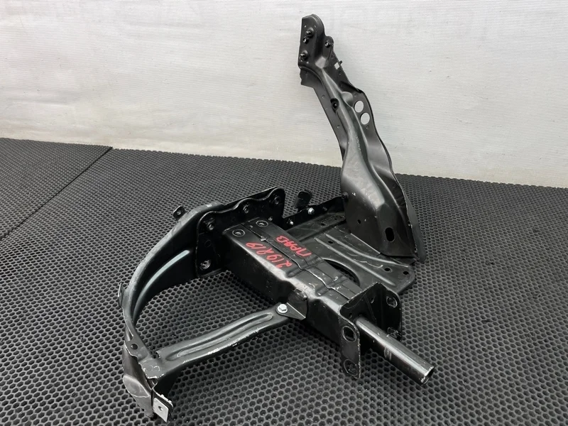 Кронштейн усилителя бампера Mercedes-Benz Cls-Class 2006 2116204431 W219 272.964 3.5, передний правый